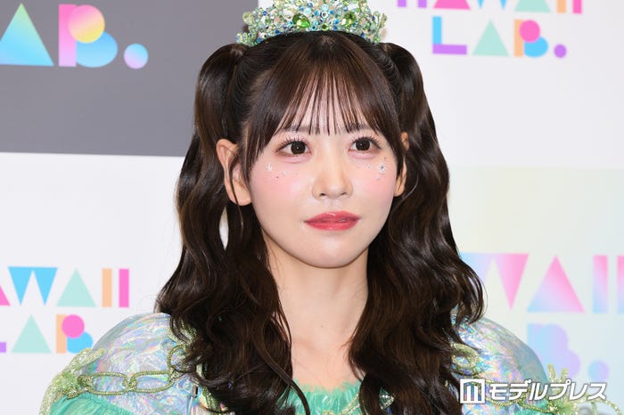 FRUITS ZIPPER: Sakurai Yui Tampil Duduk di Panggung Akibat Cedera Lutut